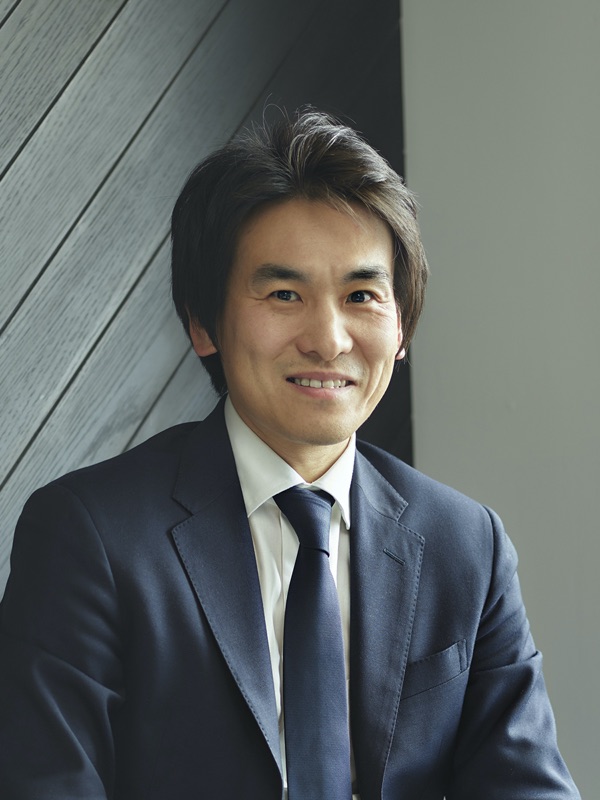 代表取締役社長 大坪 正人（胸上）
